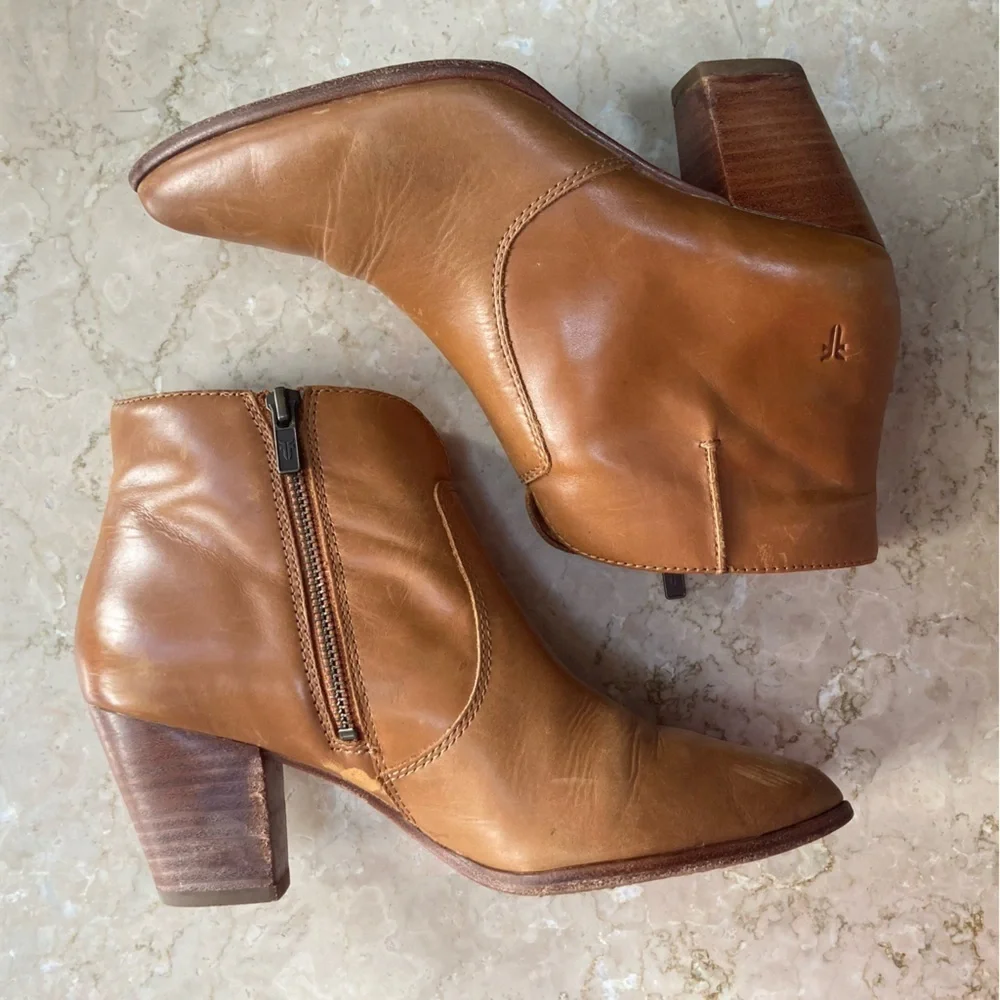 Frye Jennifer Western Leather Side Zip Ankle Boots in Carmel Cognac, Size 8